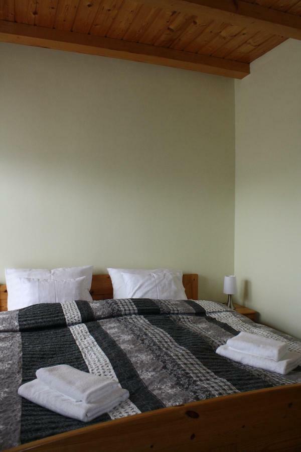 Kedvenc Vendeghaz Hotel มิชโคลซ์ ภายนอก รูปภาพ