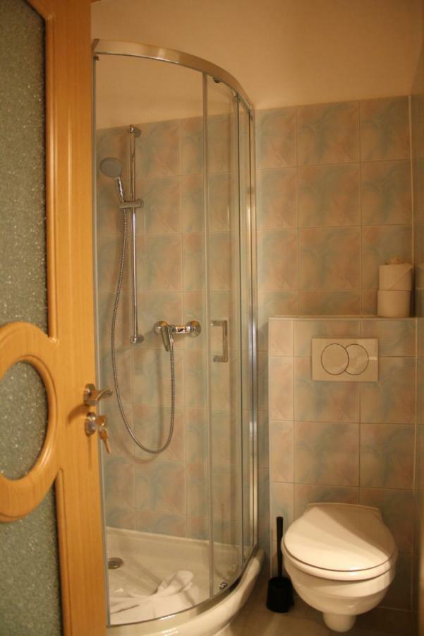 Kedvenc Vendeghaz Hotel มิชโคลซ์ ภายนอก รูปภาพ