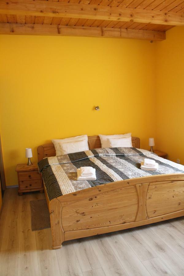 Kedvenc Vendeghaz Hotel มิชโคลซ์ ภายนอก รูปภาพ